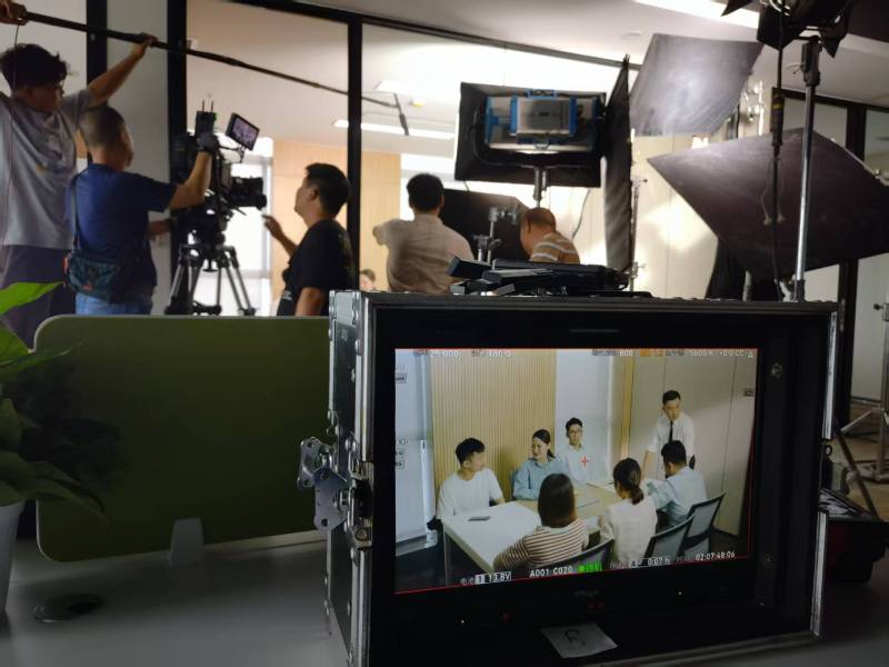 白水县TVC拍摄公司：科技产品视觉化大师，诠释未来感与功能美学